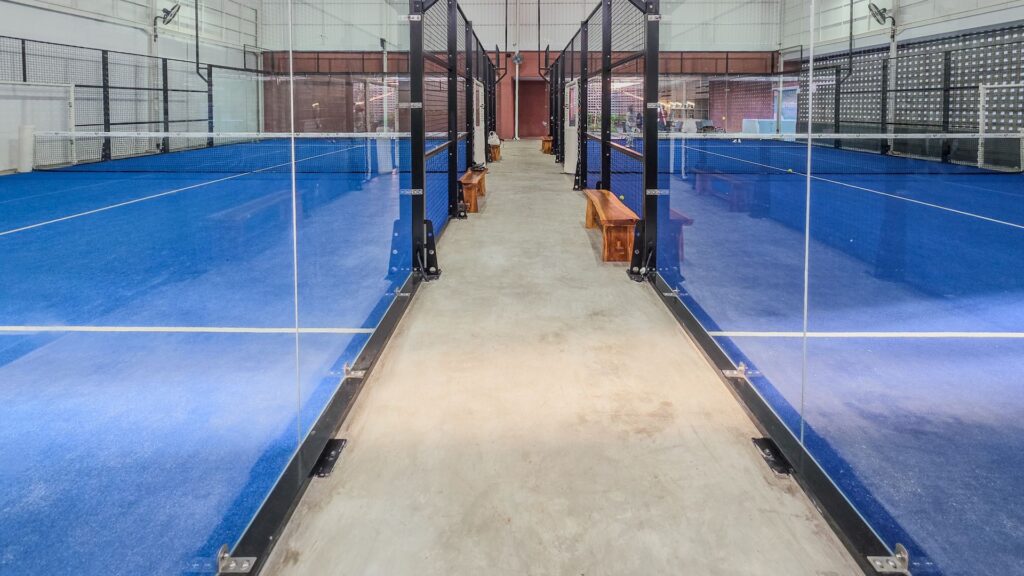 Constructeur de terrain de padel français vs Espagne : lequel choisir ?