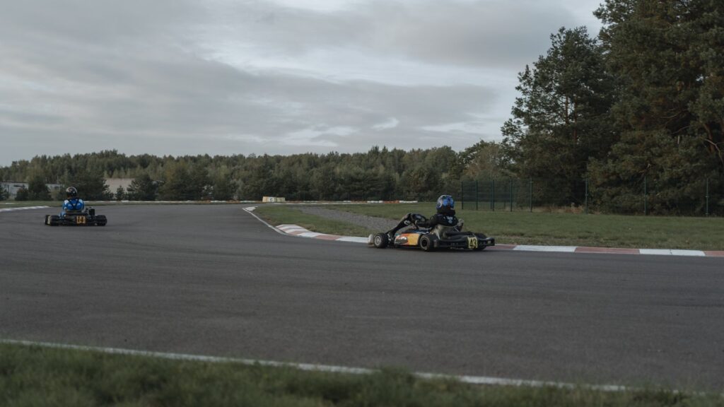 Le karting à Montrevel-en-Bresse pour une sortie réussie
